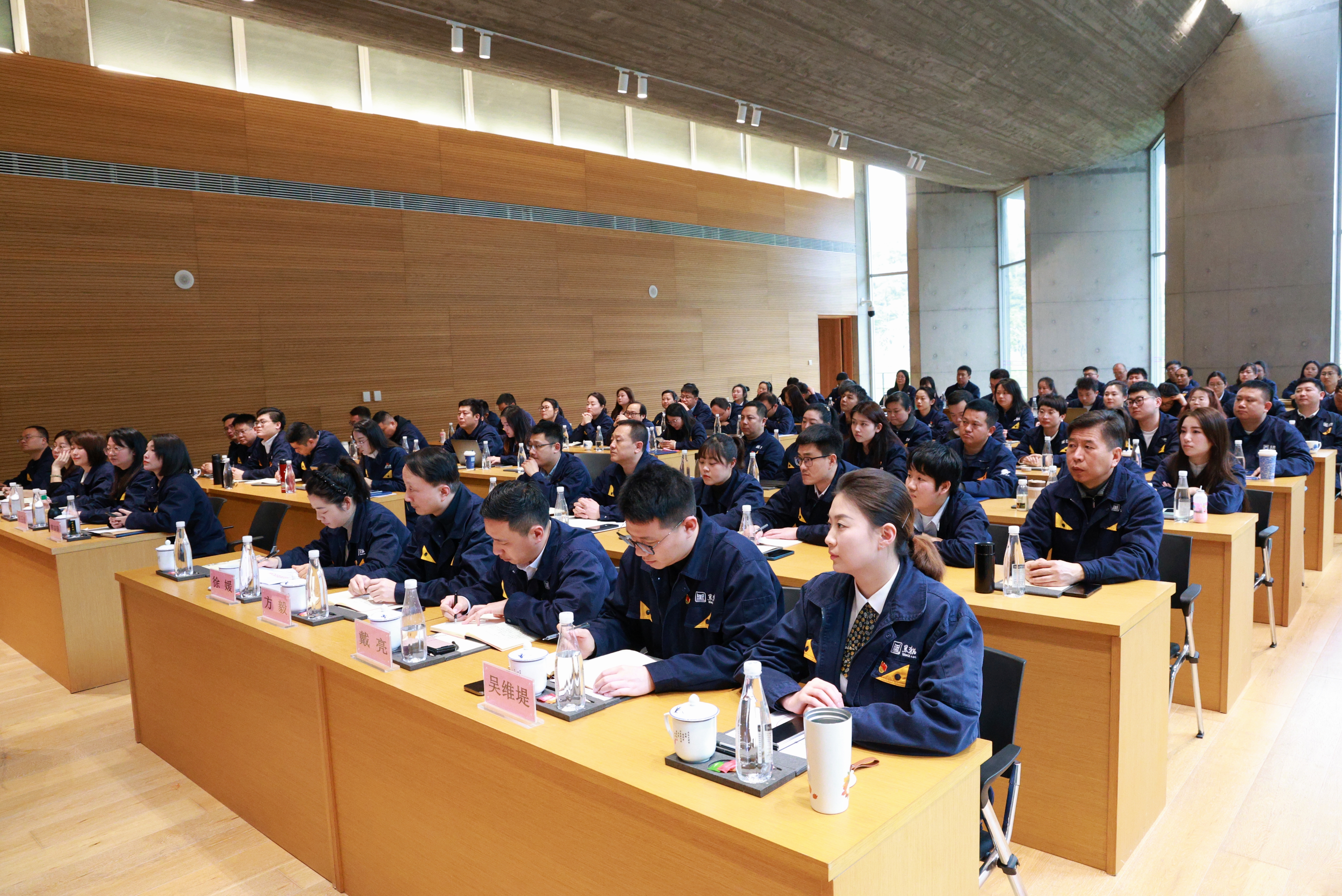 会议现场.jpg