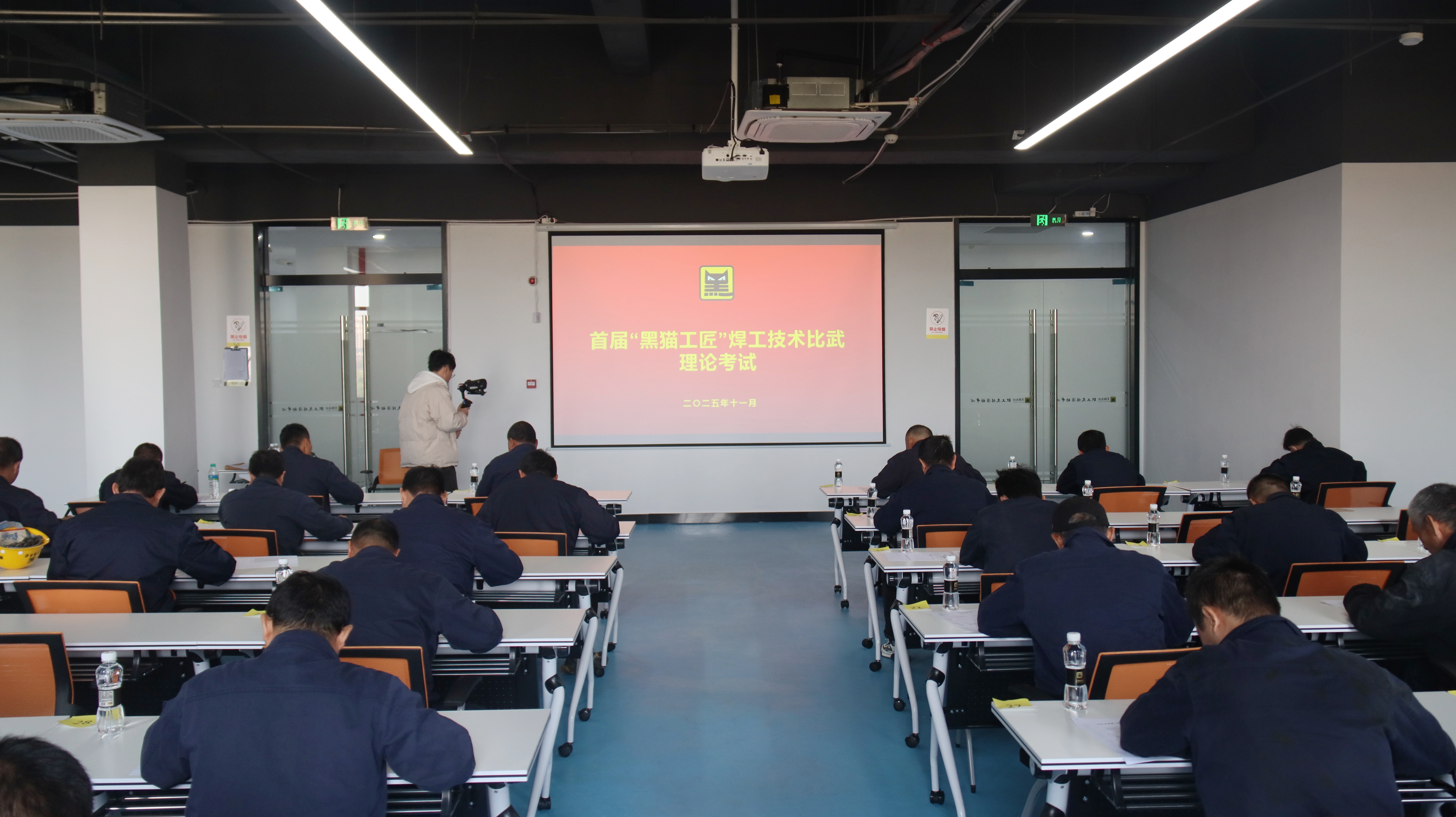 笔试现场.jpg